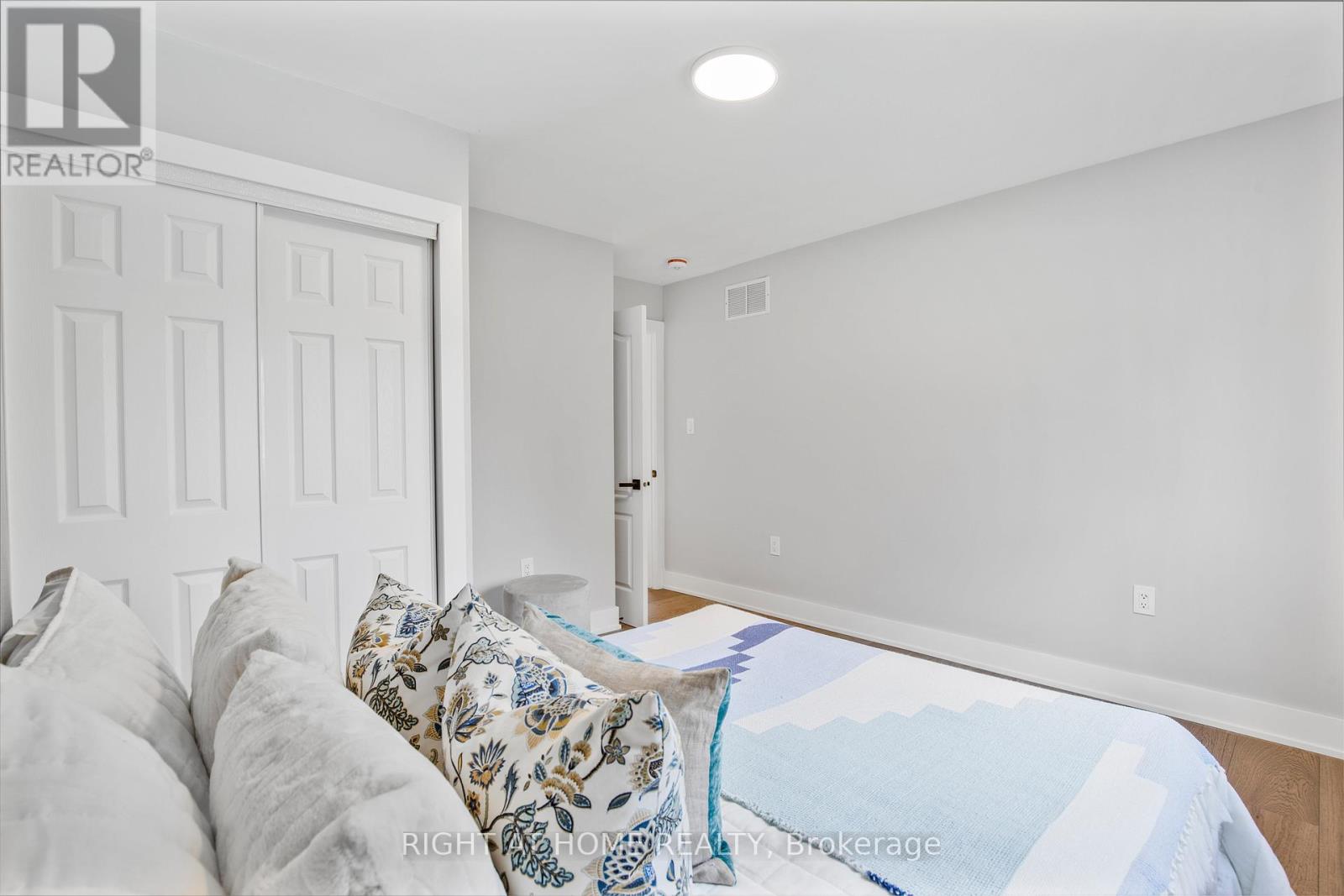 Upper - 347 Mapledene Drive, Hamilton, Ontario  L9G 2K3 - Photo 25 - X12566056