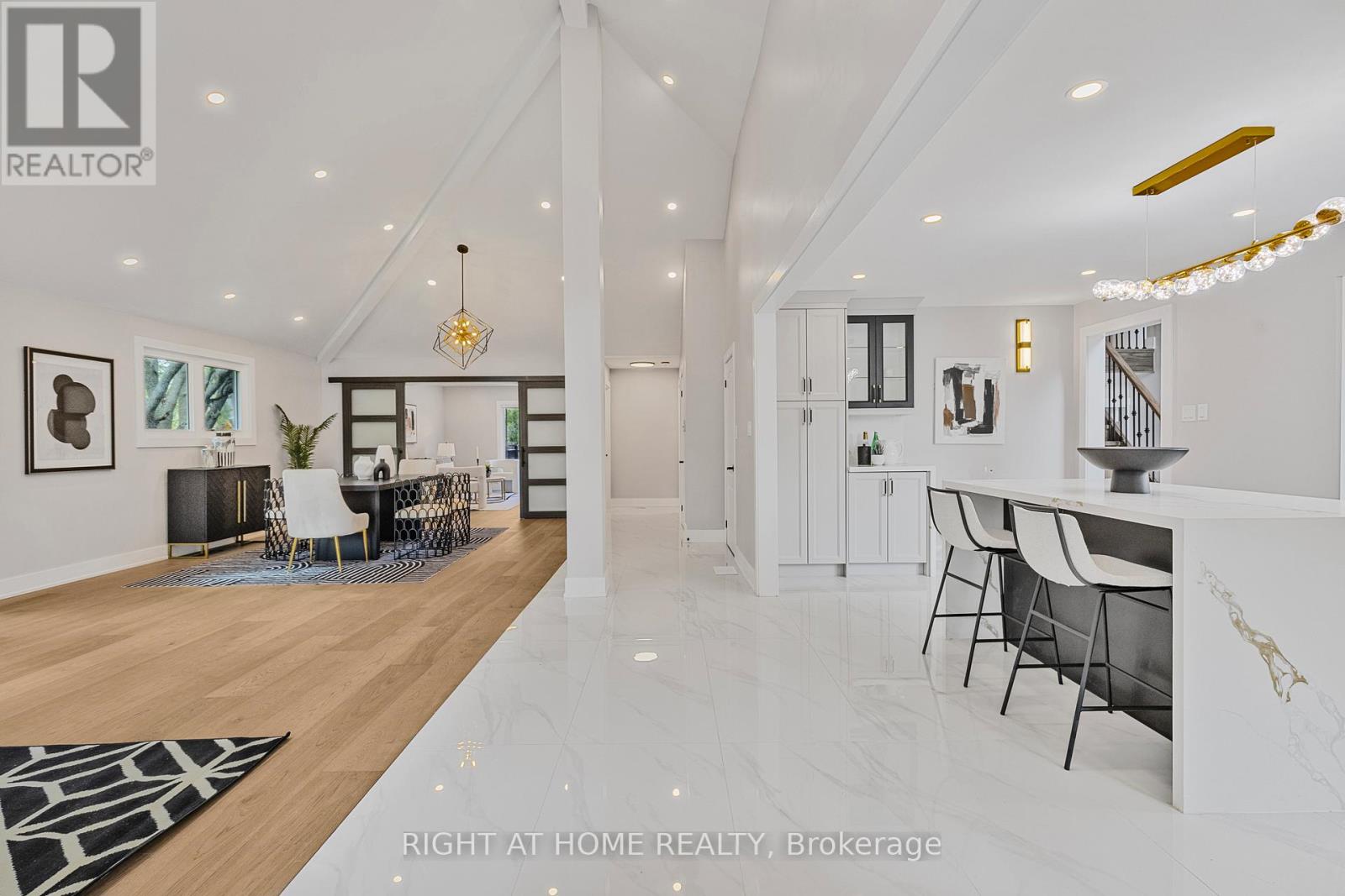 Upper - 347 Mapledene Drive, Hamilton, Ontario  L9G 2K3 - Photo 4 - X12566056