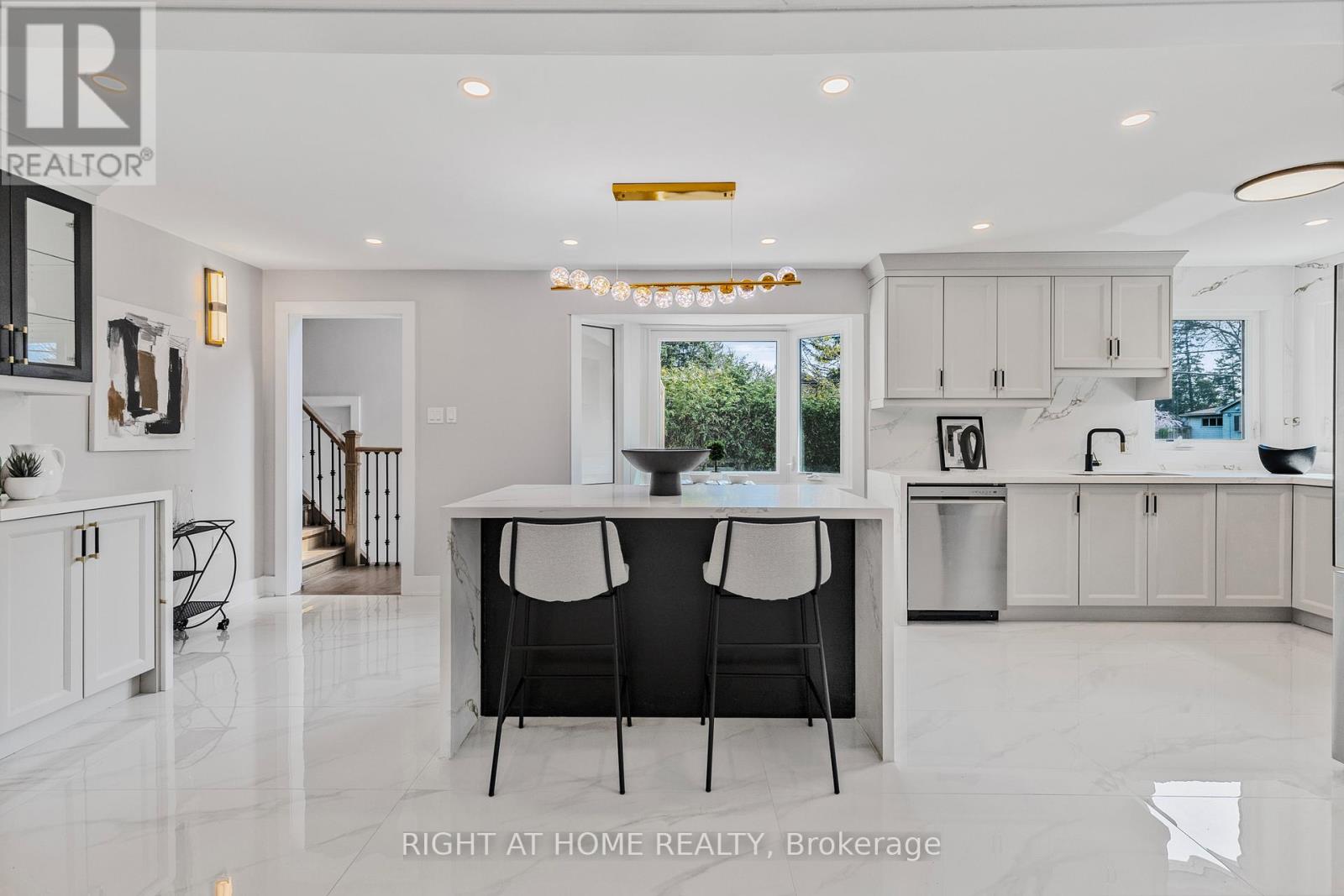 Upper - 347 Mapledene Drive, Hamilton, Ontario  L9G 2K3 - Photo 8 - X12566056