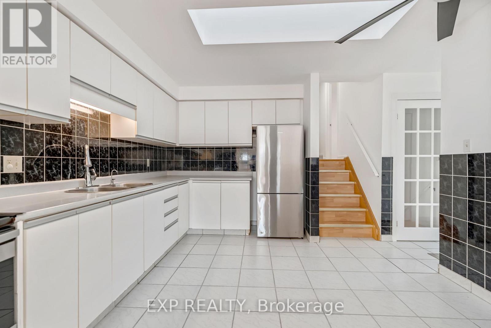 71 Edgemere Drive, Cambridge, Ontario  N1P 1B3 - Photo 9 - X12566090