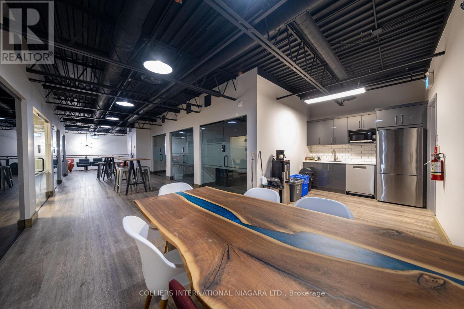 4635 Queen Street, Niagara Falls, Ontario  L2E 2L7 - Photo 14 - X12566274