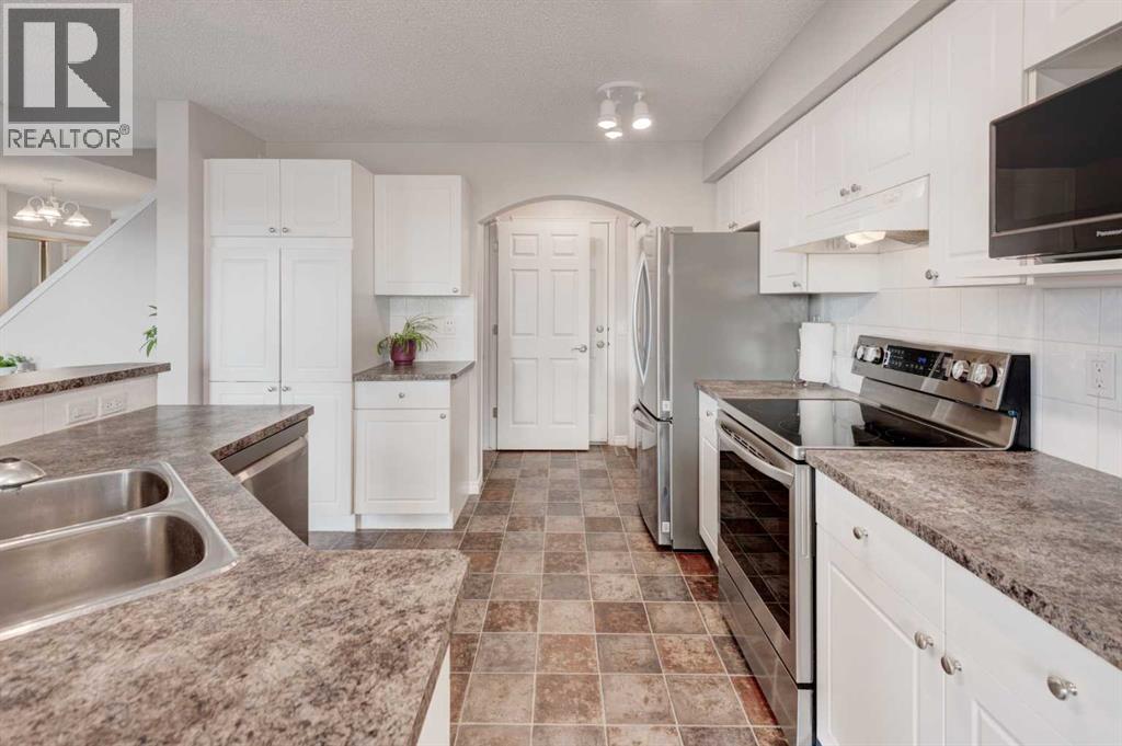 45 Cougarstone Place Sw, Calgary, Alberta  T3H 4W8 - Photo 9 - A2270286