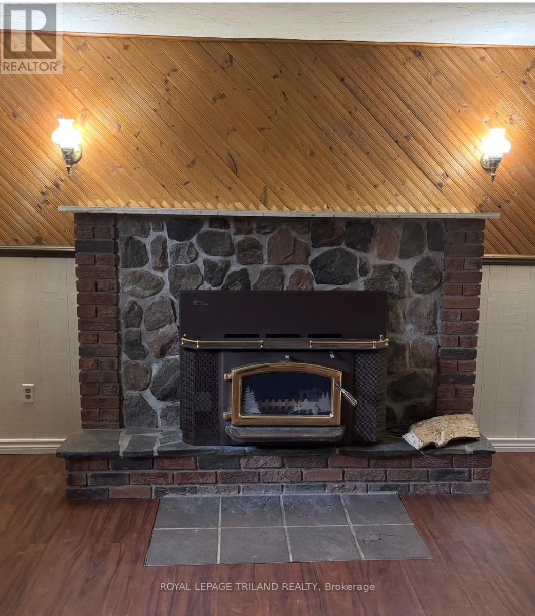 358 Helen Drive, Strathroy-Caradoc, Ontario  N7G 3M4 - Photo 24 - X12565522