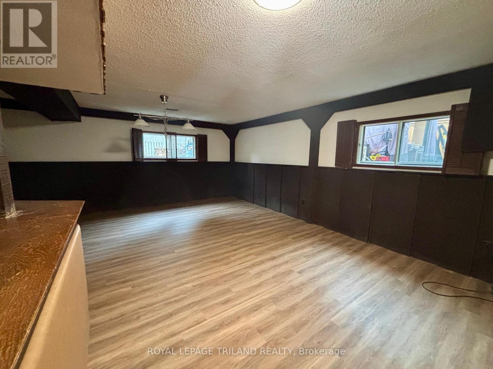 358 Helen Drive, Strathroy-Caradoc, Ontario  N7G 3M4 - Photo 27 - X12565522