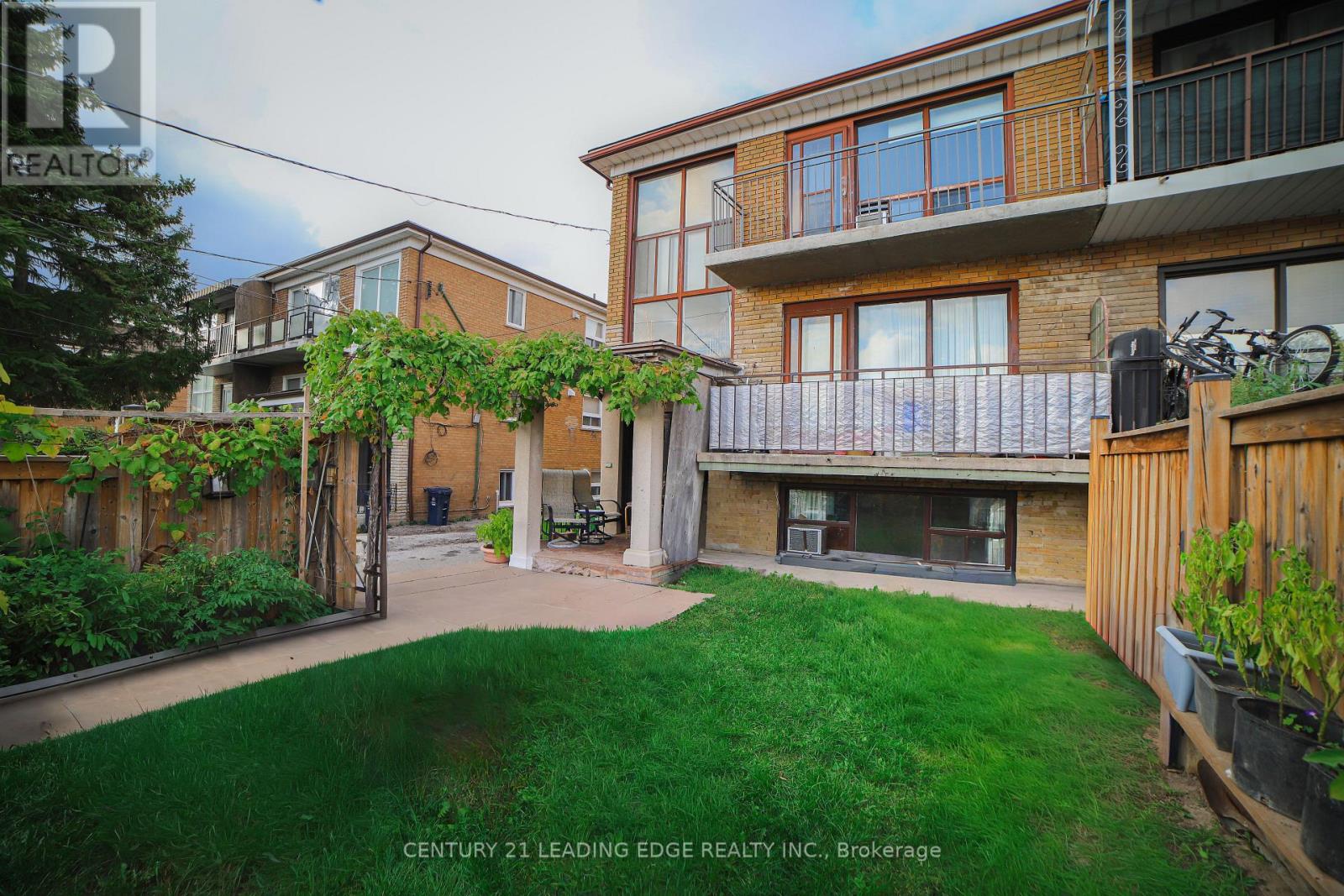 2nd Fl - 152 Overbrook Place, Toronto, Ontario  M3H 4P9 - Photo 15 - C12566336