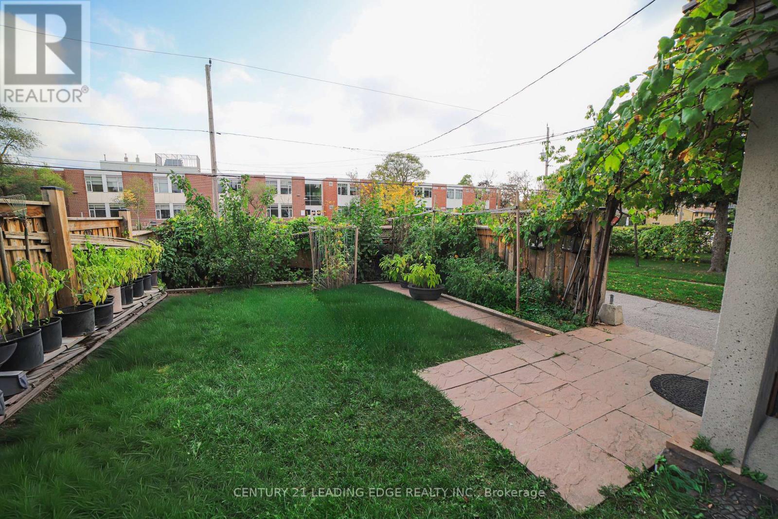 2nd Fl - 152 Overbrook Place, Toronto, Ontario  M3H 4P9 - Photo 8 - C12566336