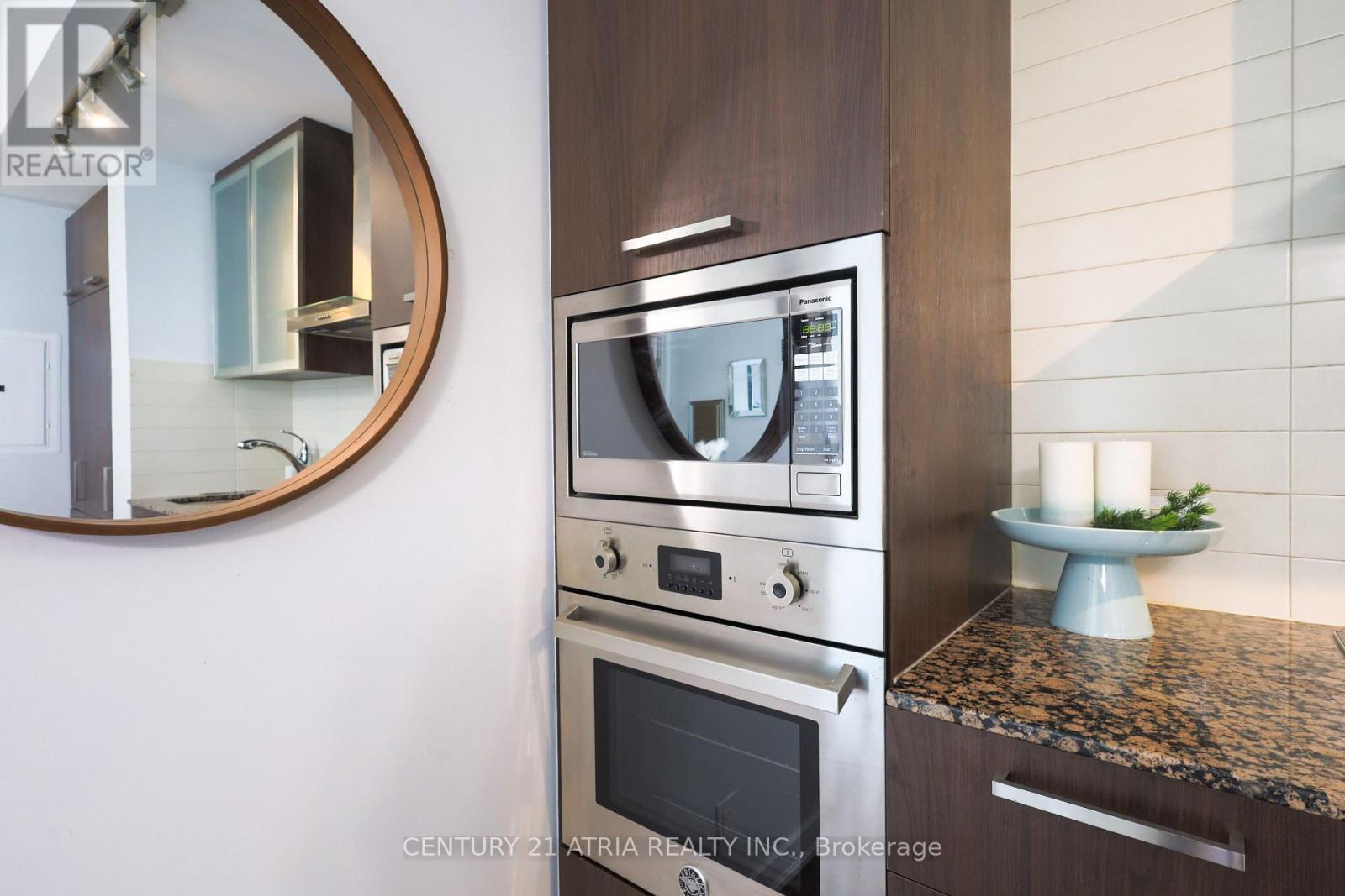 1002 - 14 York Street, Toronto, Ontario  M5J 0B1 - Photo 10 - C12566352