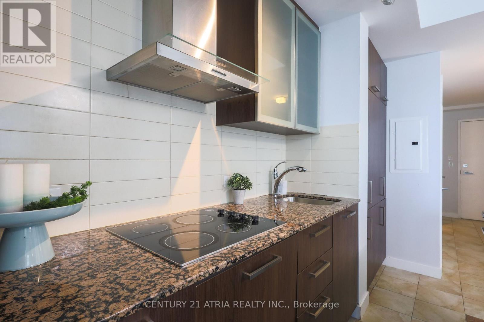 1002 - 14 York Street, Toronto, Ontario  M5J 0B1 - Photo 11 - C12566352