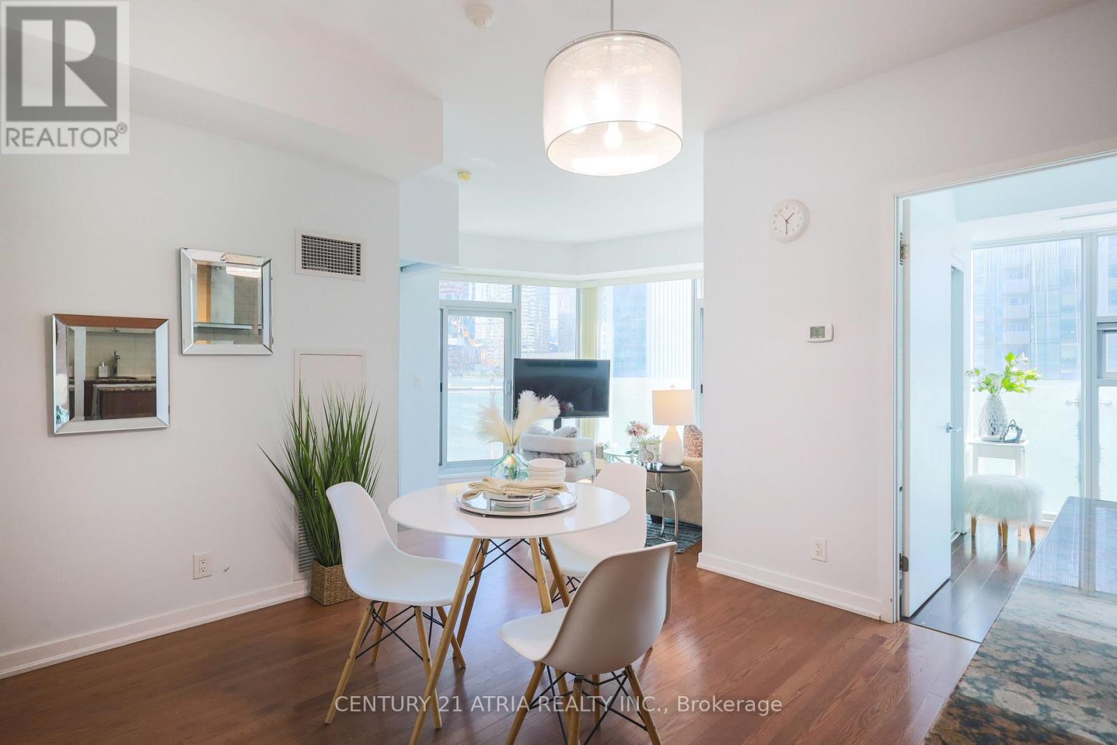 1002 - 14 York Street, Toronto, Ontario  M5J 0B1 - Photo 2 - C12566352