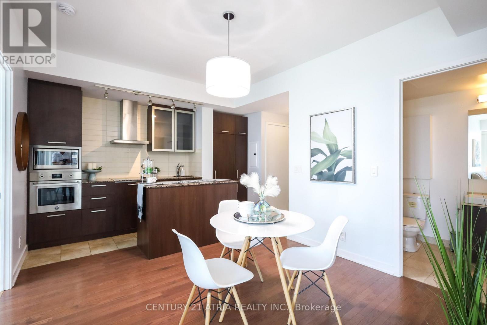 1002 - 14 York Street, Toronto, Ontario  M5J 0B1 - Photo 3 - C12566352