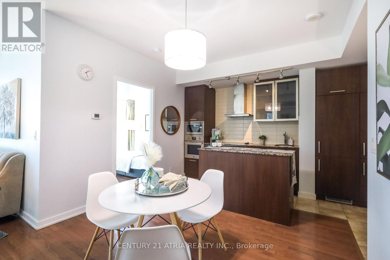 1002 - 14 York Street, Toronto, Ontario  M5J 0B1 - Photo 4 - C12566352