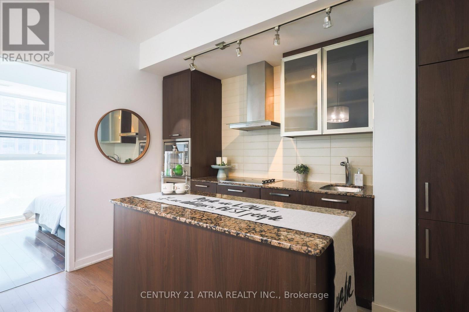 1002 - 14 York Street, Toronto, Ontario  M5J 0B1 - Photo 5 - C12566352