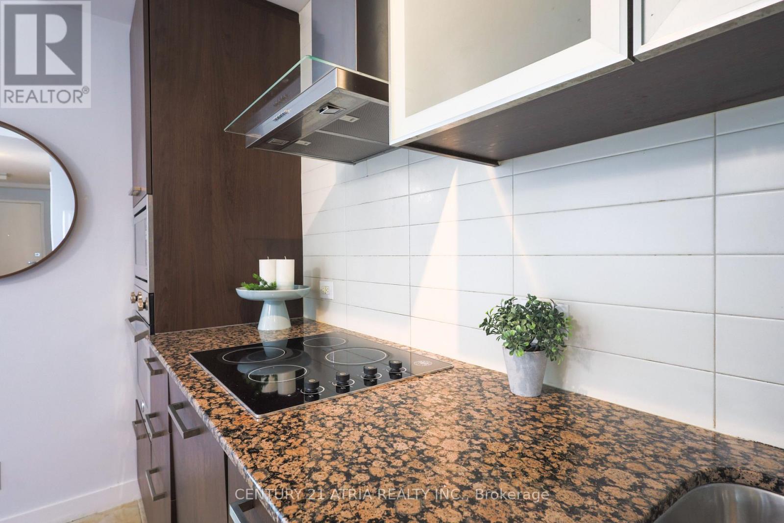 1002 - 14 York Street, Toronto, Ontario  M5J 0B1 - Photo 9 - C12566352