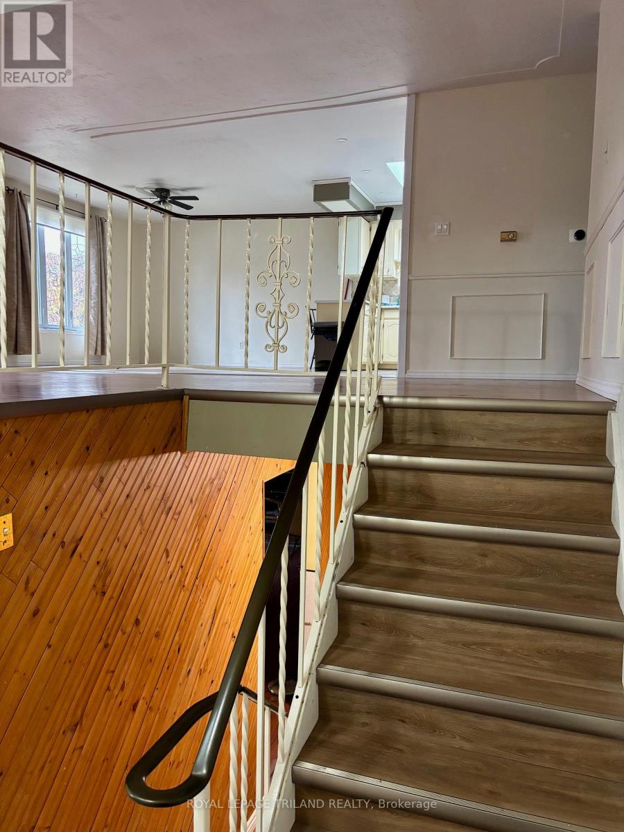 358 Helen Drive, Strathroy-Caradoc, Ontario  N7G 3M4 - Photo 5 - X12565522