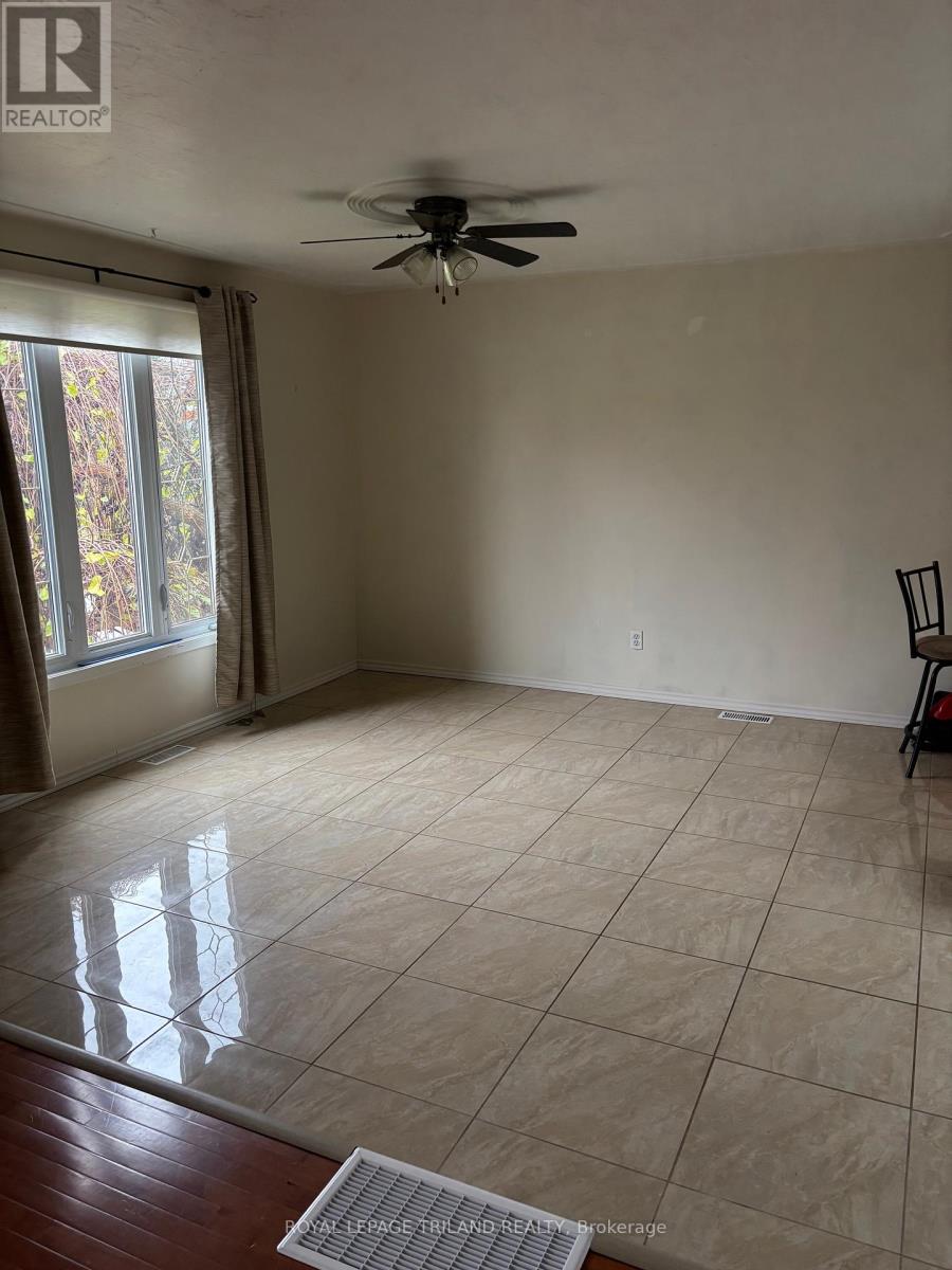 358 Helen Drive, Strathroy-Caradoc, Ontario  N7G 3M4 - Photo 8 - X12565522