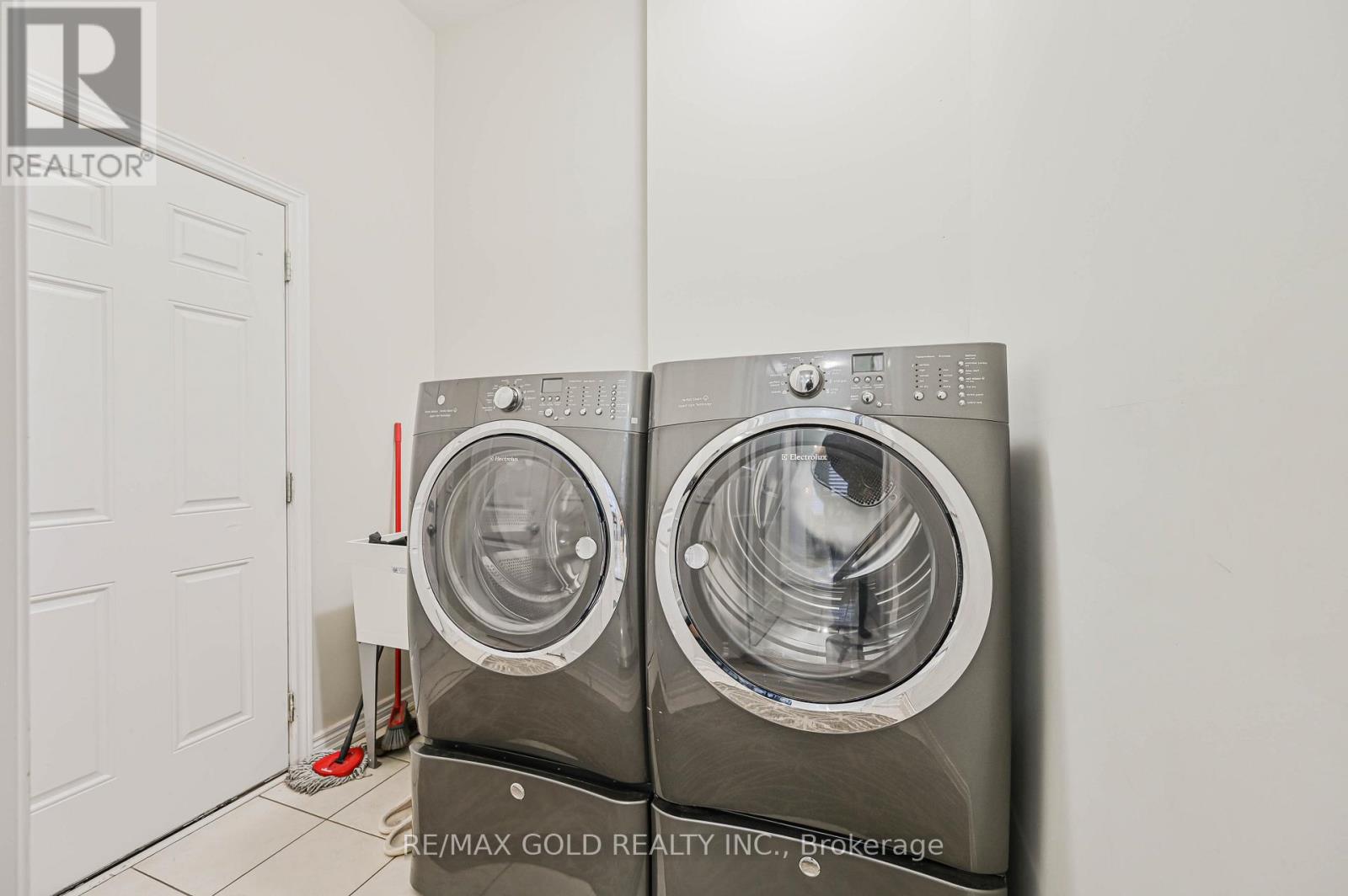 66 Kalmia Road, Brampton, Ontario  L6X 4N4 - Photo 13 - W12565636