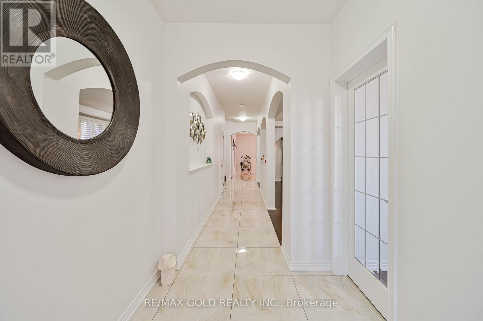 66 Kalmia Road, Brampton, Ontario  L6X 4N4 - Photo 5 - W12565636