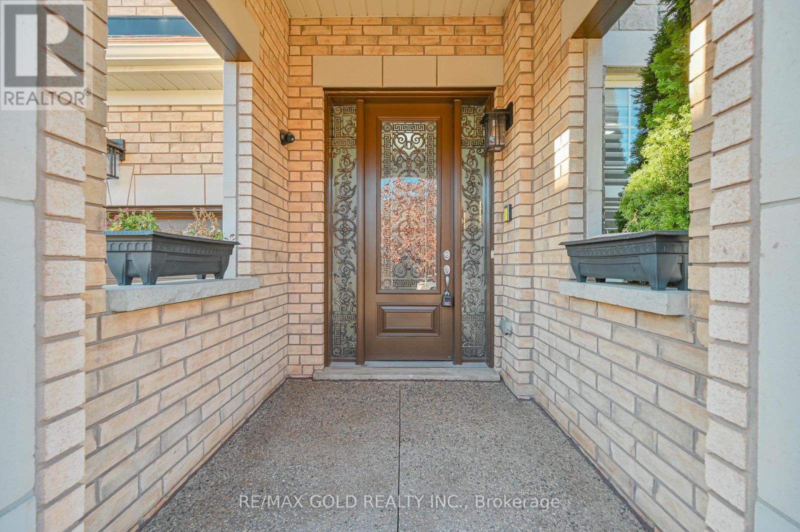 66 Kalmia Road, Brampton, Ontario  L6X 4N4 - Photo 3 - W12565636