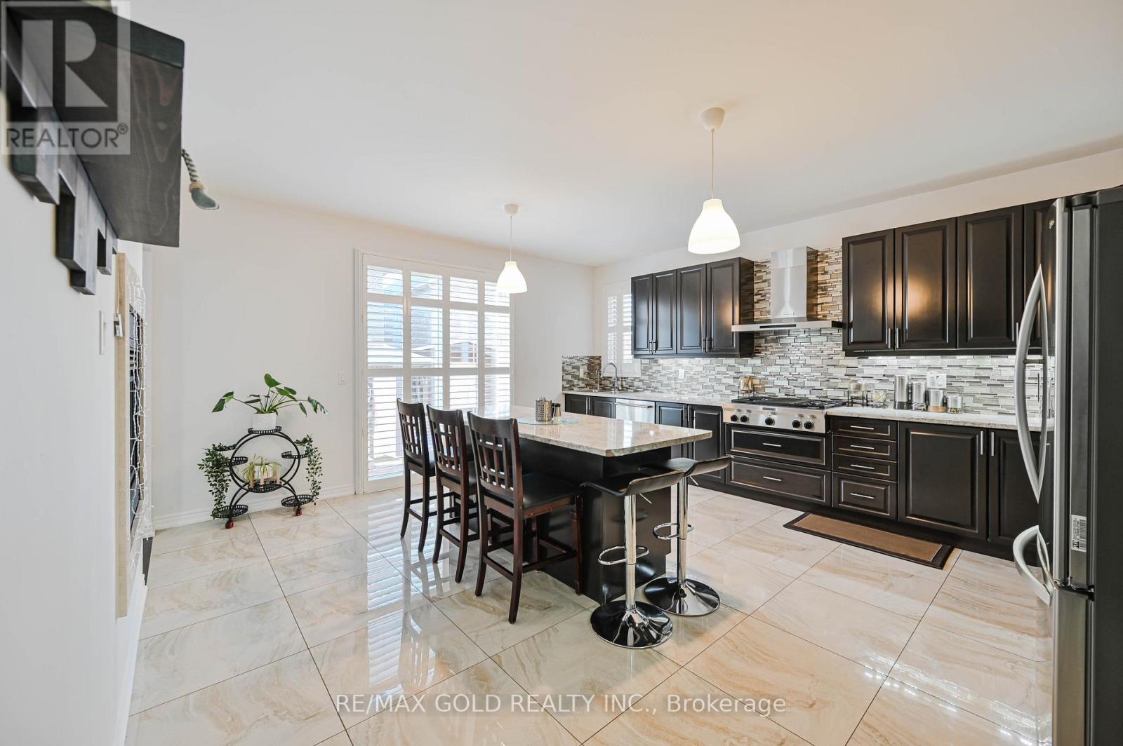 66 Kalmia Road, Brampton, Ontario  L6X 4N4 - Photo 7 - W12565636