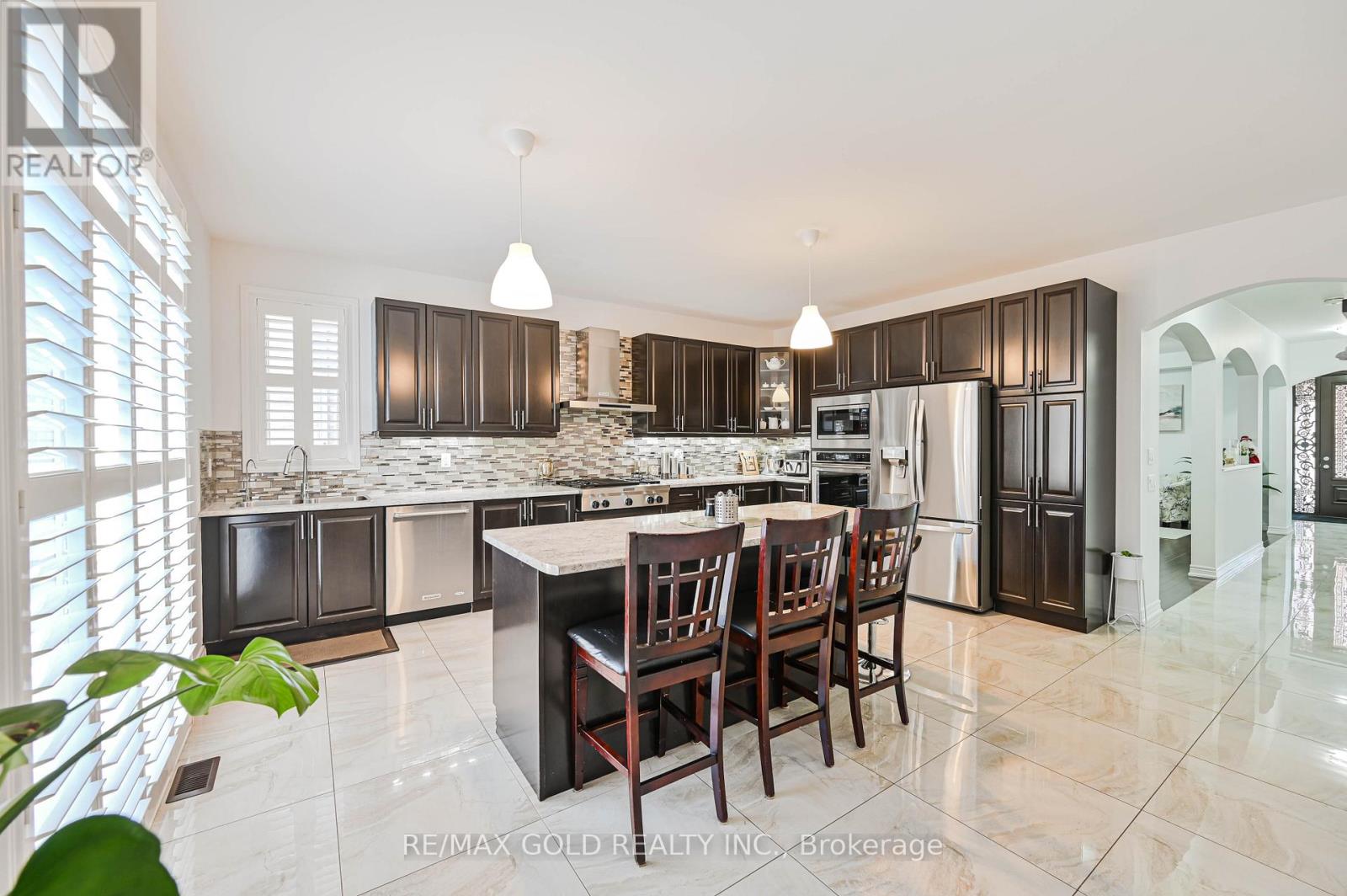 66 Kalmia Road, Brampton, Ontario  L6X 4N4 - Photo 8 - W12565636