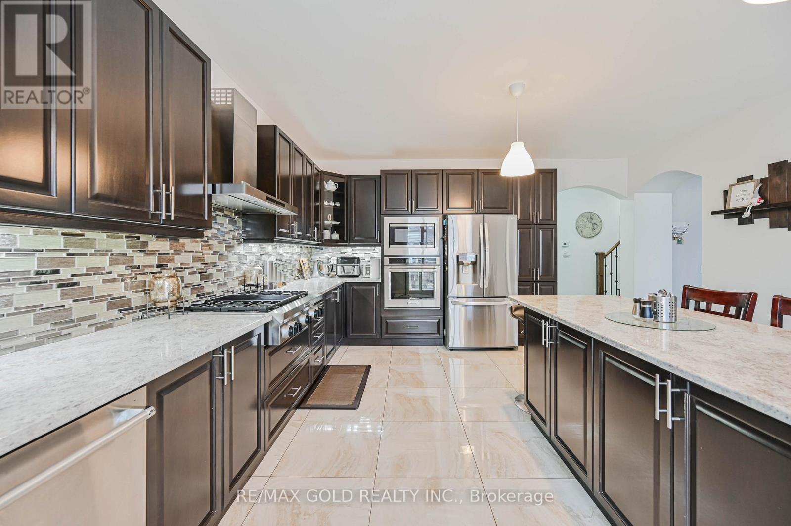 66 Kalmia Road, Brampton, Ontario  L6X 4N4 - Photo 9 - W12565636