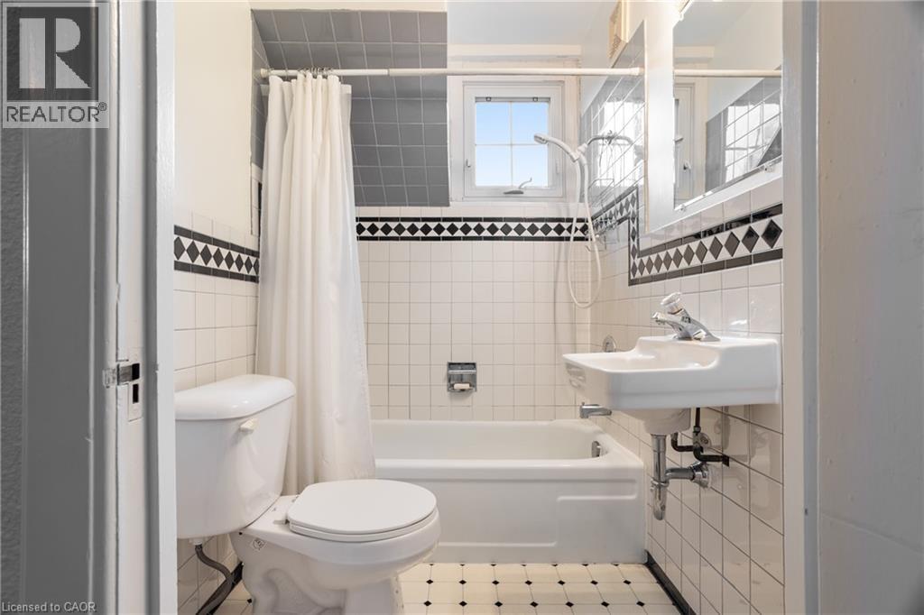 118 Krug Street, Kitchener, Ontario  N2H 2Y2 - Photo 39 - 40788359