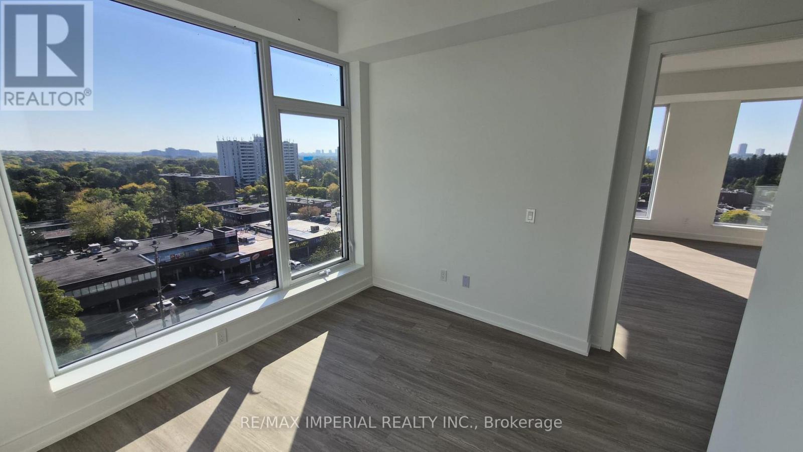 819 - 8188 Yonge Street S, Vaughan, Ontario  L4J 0M2 - Photo 3 - N12566256