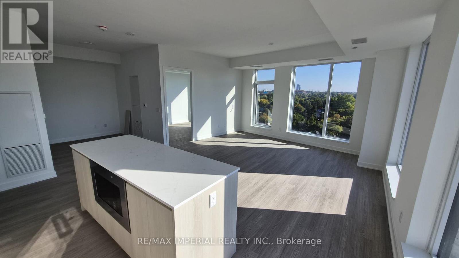 819 - 8188 Yonge Street S, Vaughan, Ontario  L4J 0M2 - Photo 4 - N12566256