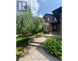 9 CHADBURN CRESCENT, Aurora, Ontario