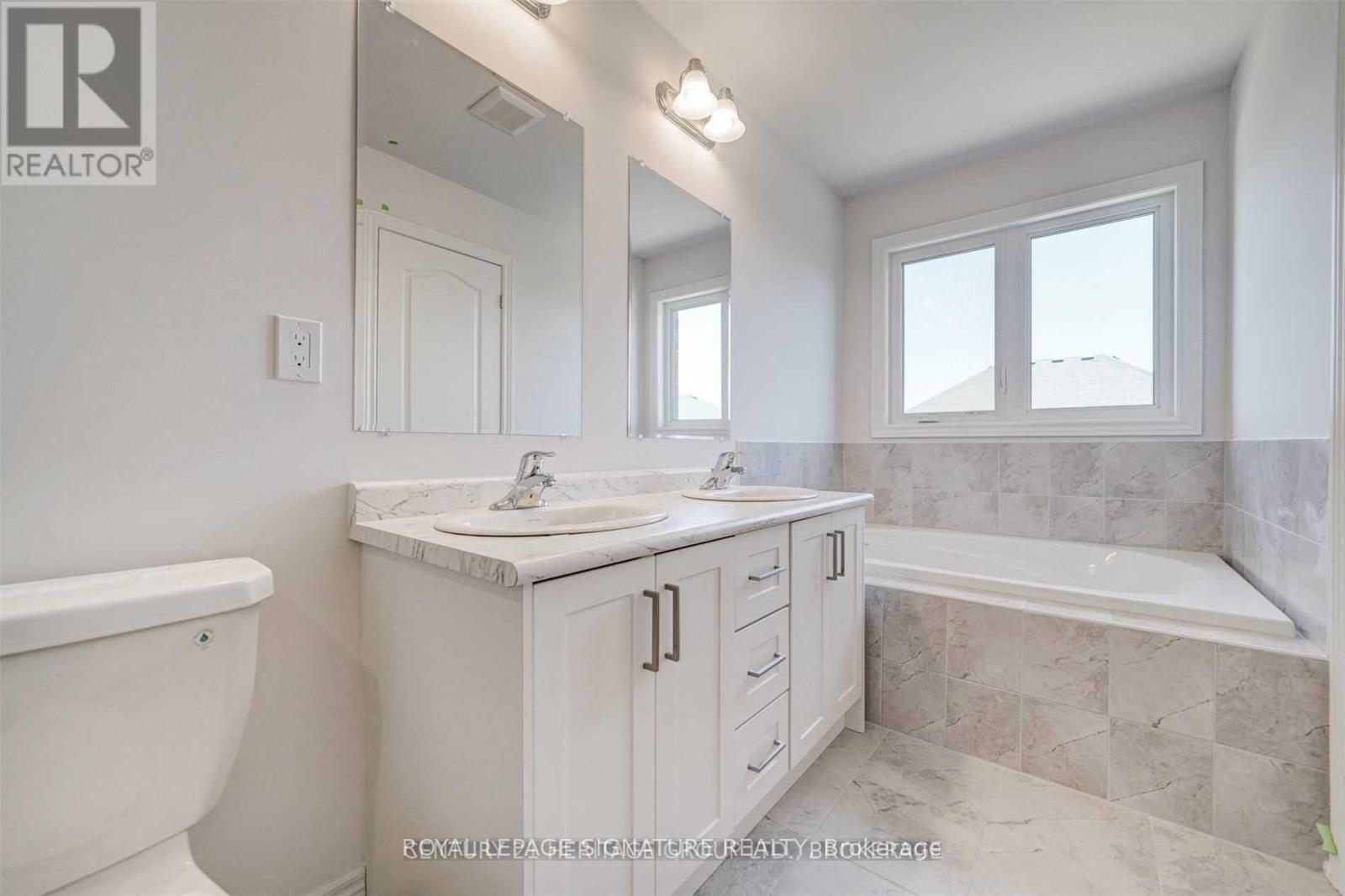 5 Frederick Taylor Way, East Gwillimbury, Ontario  L0G 1M0 - Photo 32 - N12566282