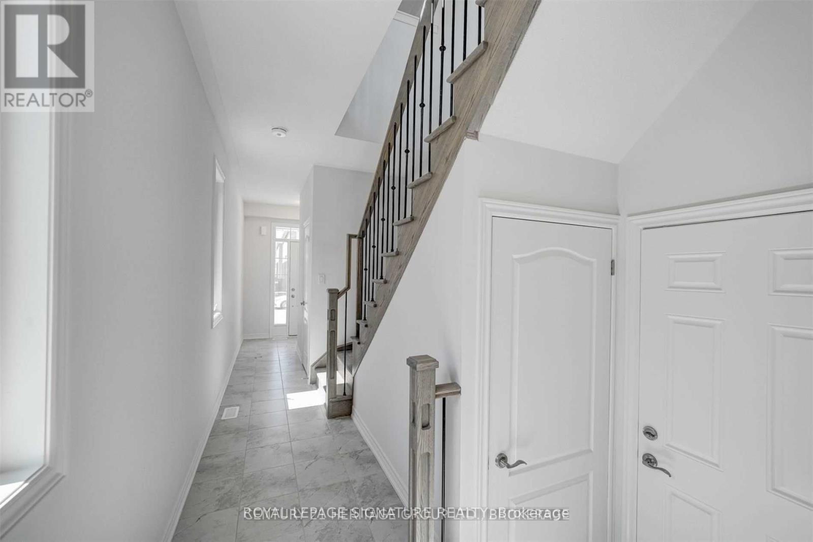 5 Frederick Taylor Way, East Gwillimbury, Ontario  L0G 1M0 - Photo 7 - N12566282