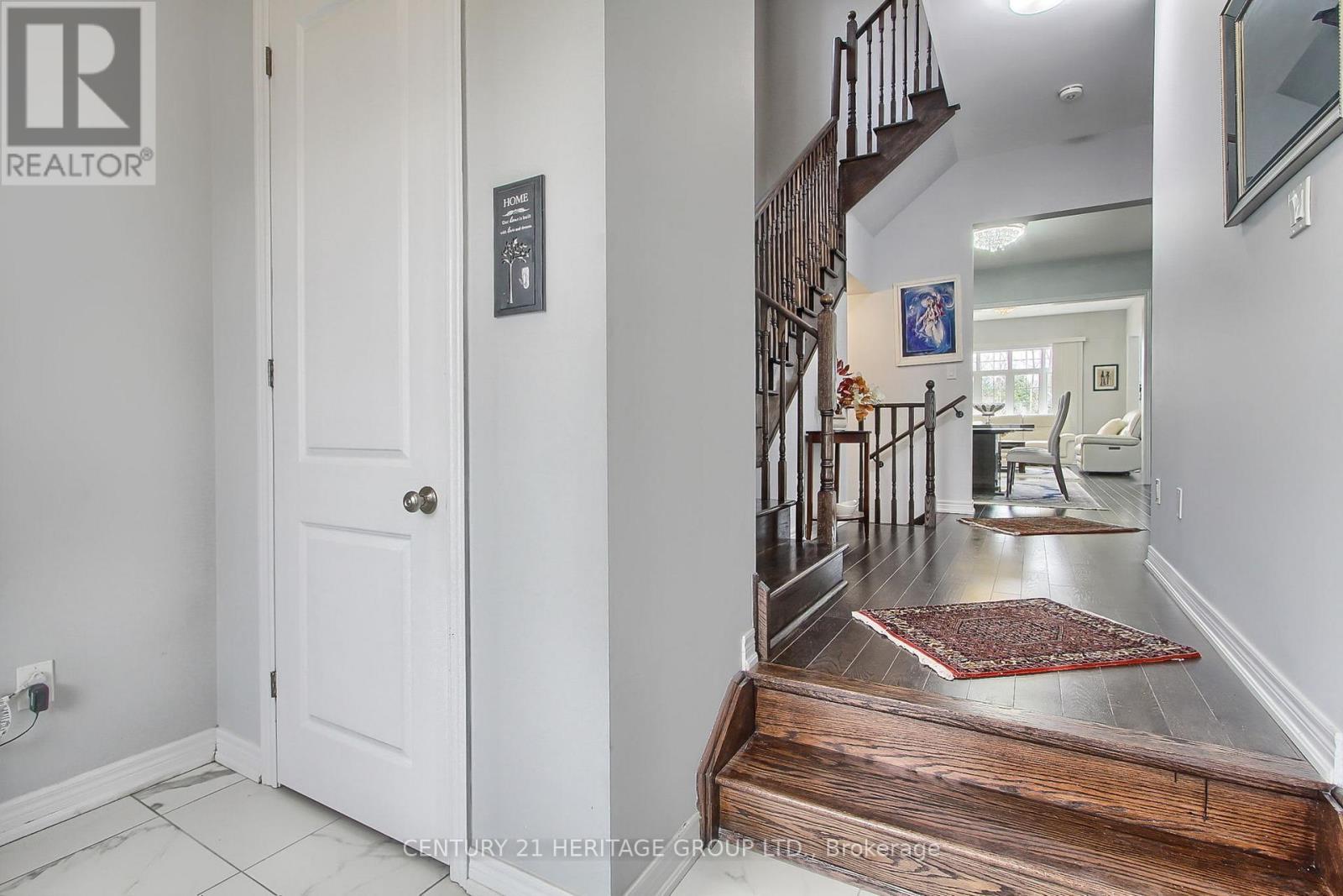 71 Woodhaven Avenue, Aurora, Ontario  L4G 3Y2 - Photo 2 - N12566288