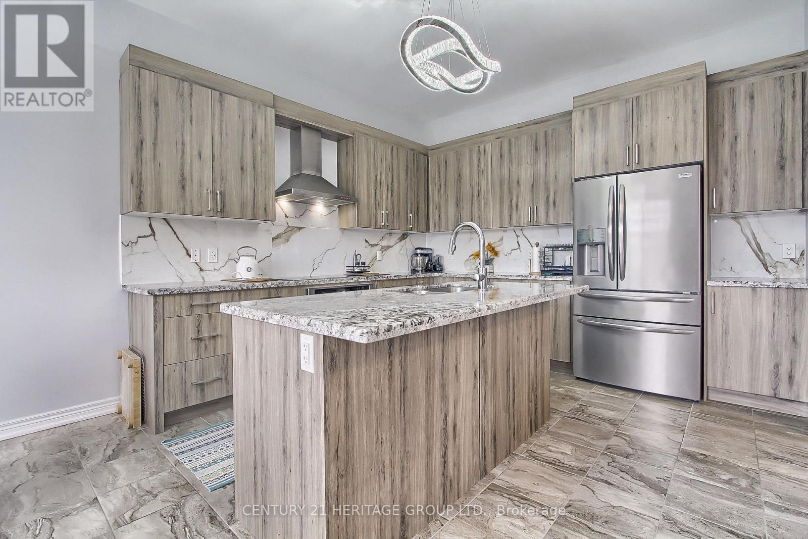 71 Woodhaven Avenue, Aurora, Ontario  L4G 3Y2 - Photo 7 - N12566288