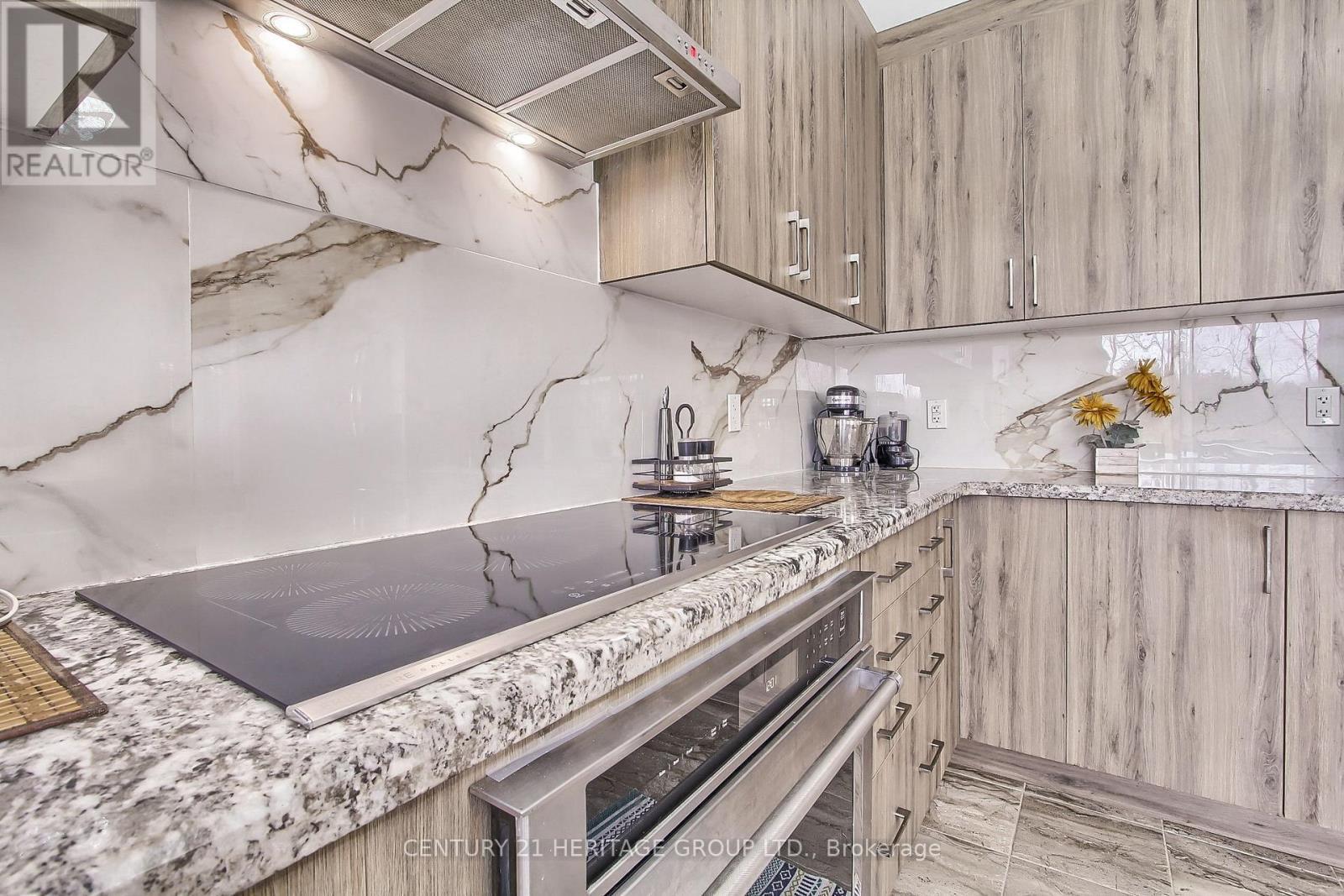 71 Woodhaven Avenue, Aurora, Ontario  L4G 3Y2 - Photo 8 - N12566288