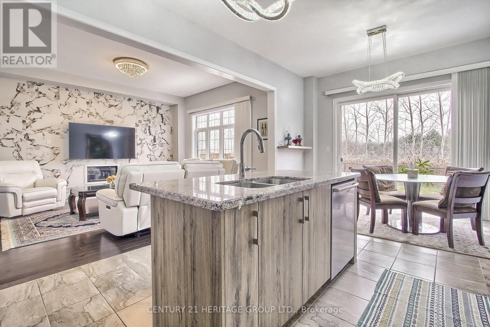 71 Woodhaven Avenue, Aurora, Ontario  L4G 3Y2 - Photo 9 - N12566288