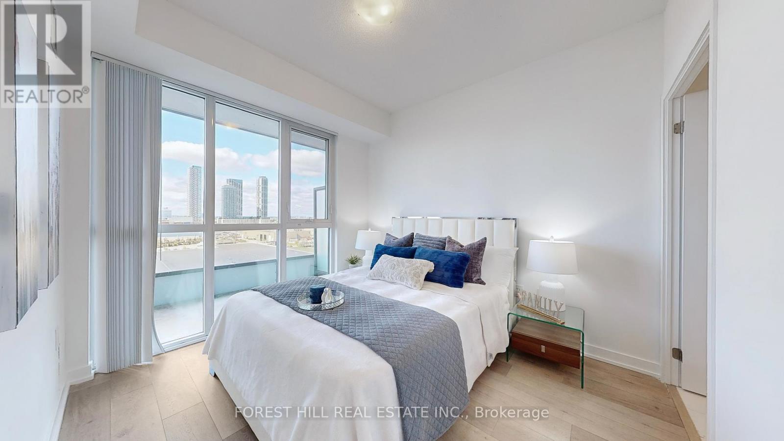 818 - 38 Honeycrisp Crescent, Vaughan, Ontario  L4K 0M7 - Photo 10 - N12566302