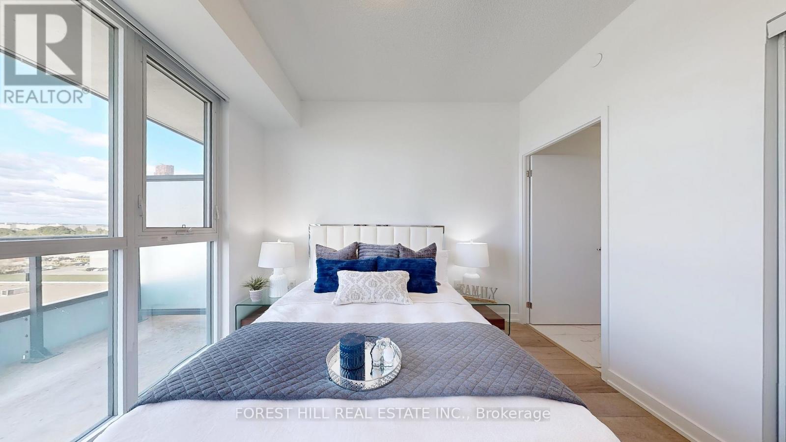 818 - 38 Honeycrisp Crescent, Vaughan, Ontario  L4K 0M7 - Photo 11 - N12566302