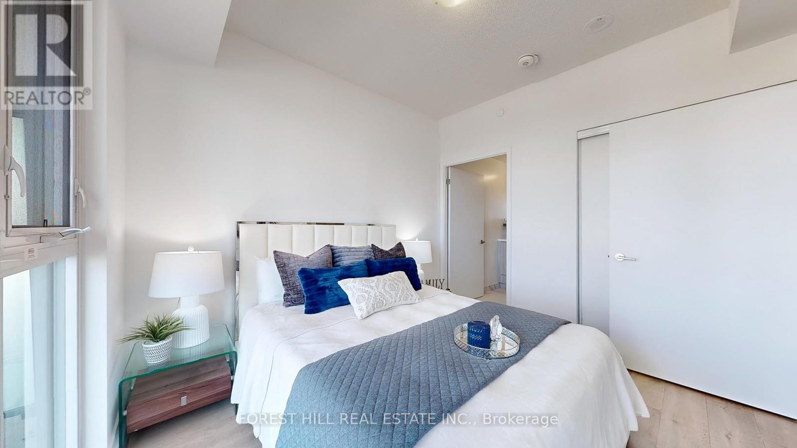 818 - 38 Honeycrisp Crescent, Vaughan, Ontario  L4K 0M7 - Photo 12 - N12566302