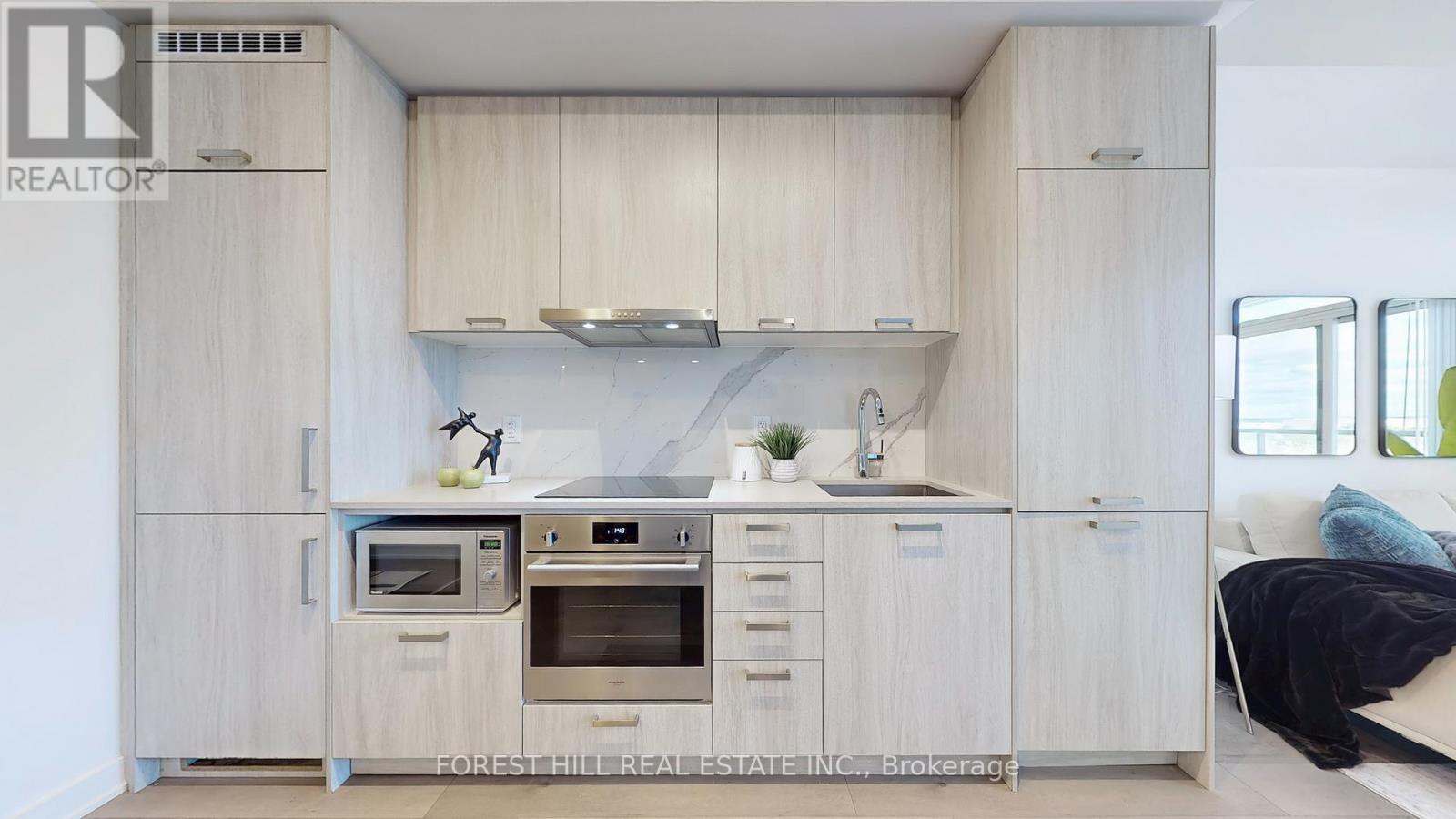 818 - 38 Honeycrisp Crescent, Vaughan, Ontario  L4K 0M7 - Photo 9 - N12566302