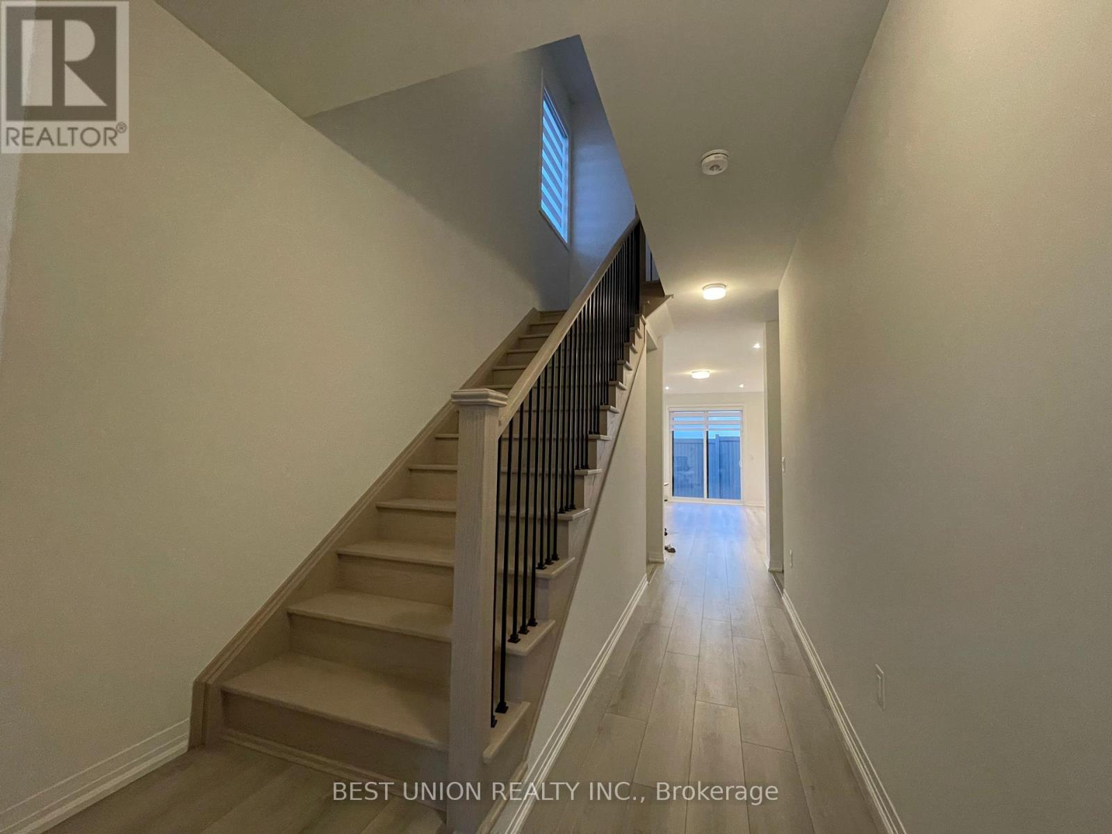 70 Tipp Drive, Richmond Hill, Ontario  L4E 1J3 - Photo 4 - N12566304