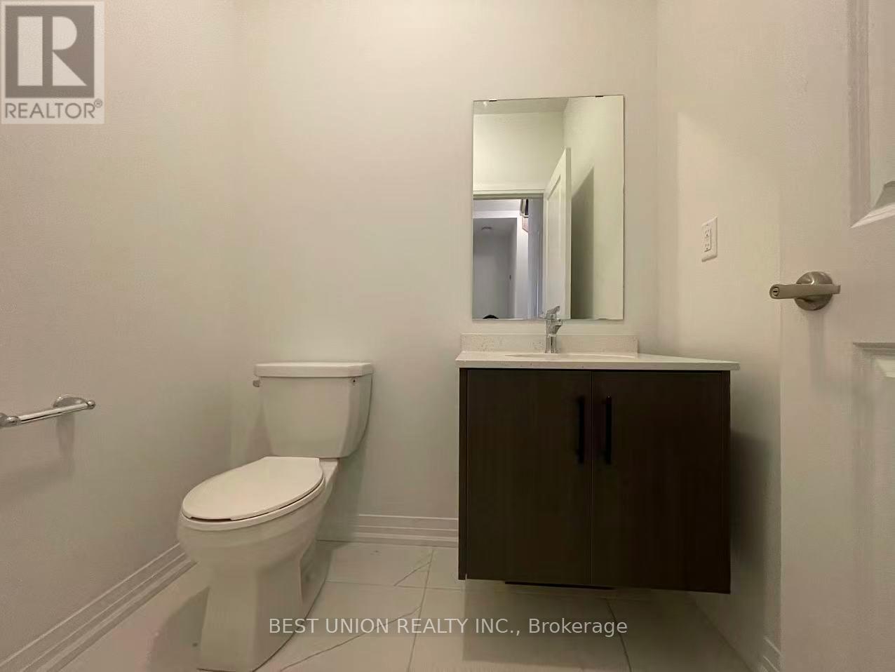 70 Tipp Drive, Richmond Hill, Ontario  L4E 1J3 - Photo 8 - N12566304