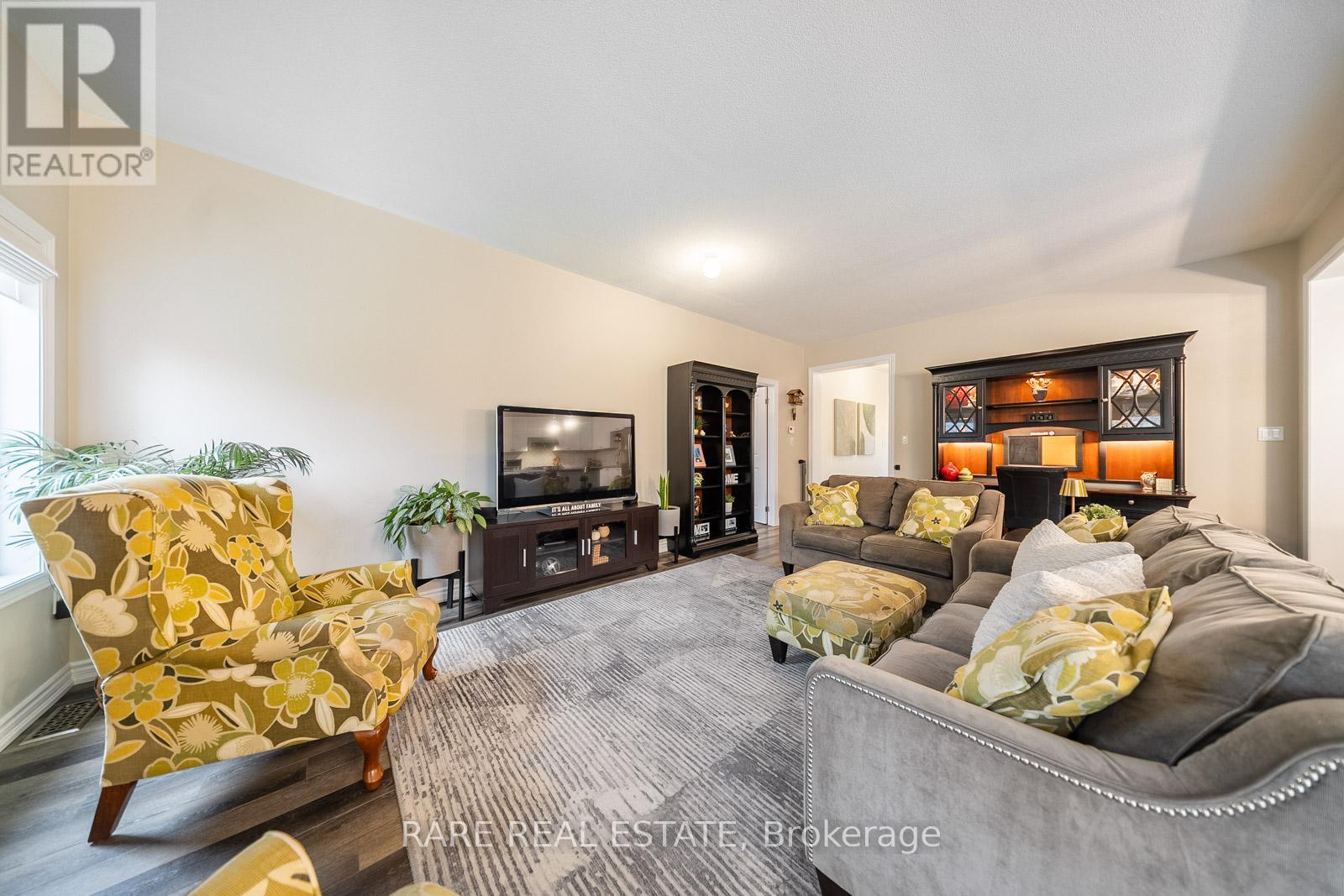 1767 Emberton Way, Innisfil, Ontario  L9S 0N4 - Photo 10 - N12566338