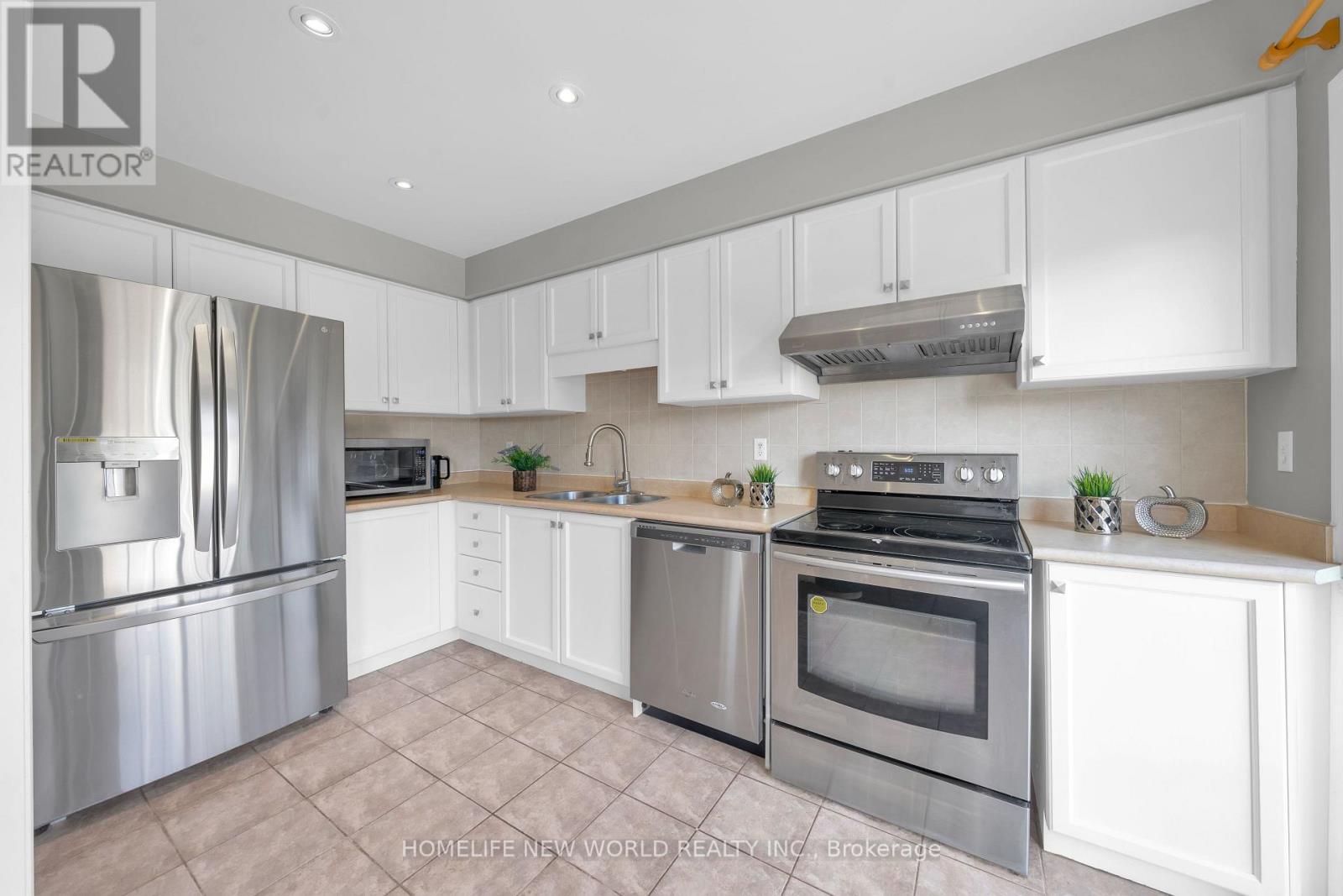 60 Bloomgate Crescent, Richmond Hill, Ontario  L4E 4E2 - Photo 11 - N12561216