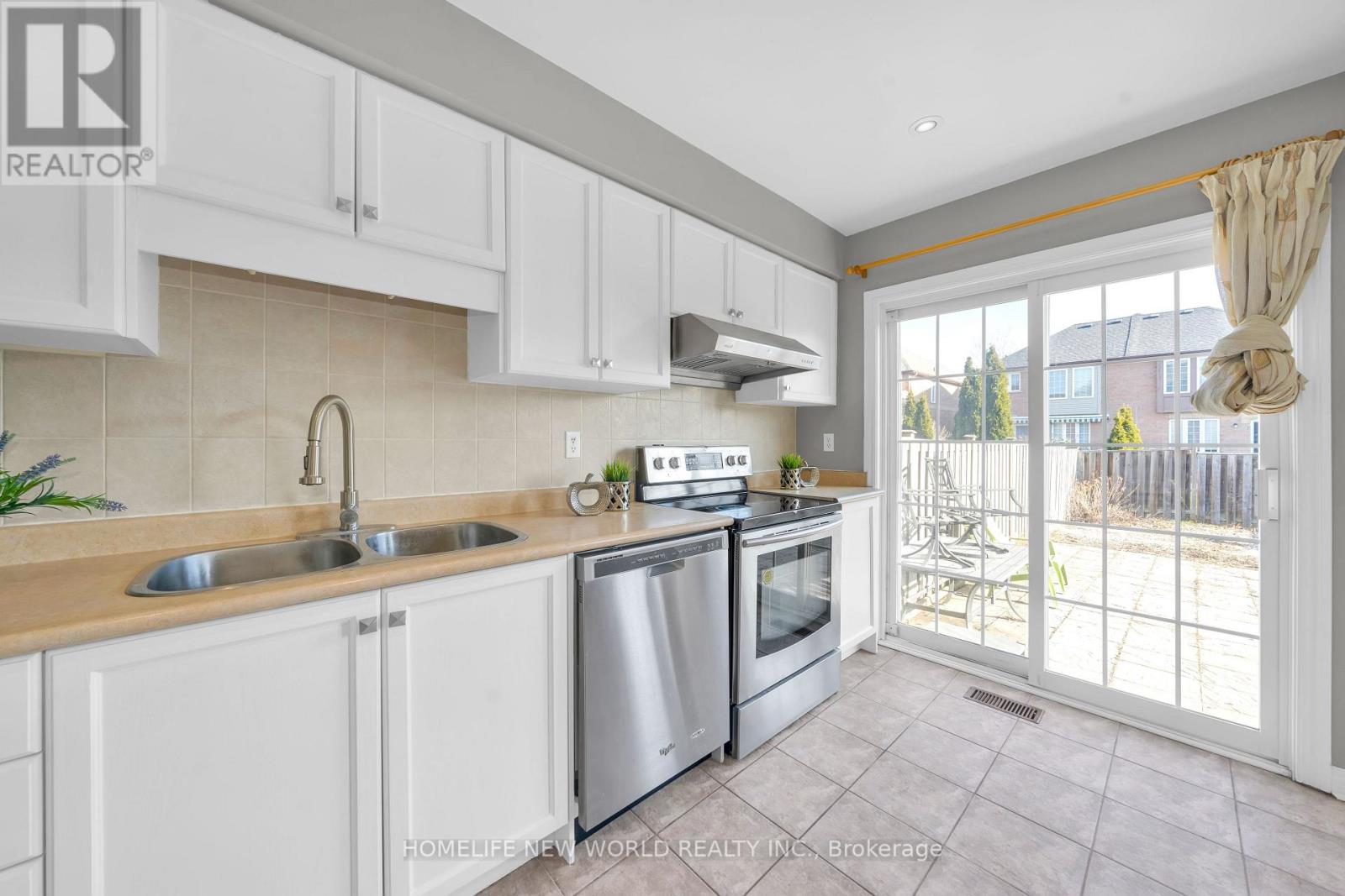 60 Bloomgate Crescent, Richmond Hill, Ontario  L4E 4E2 - Photo 13 - N12561216