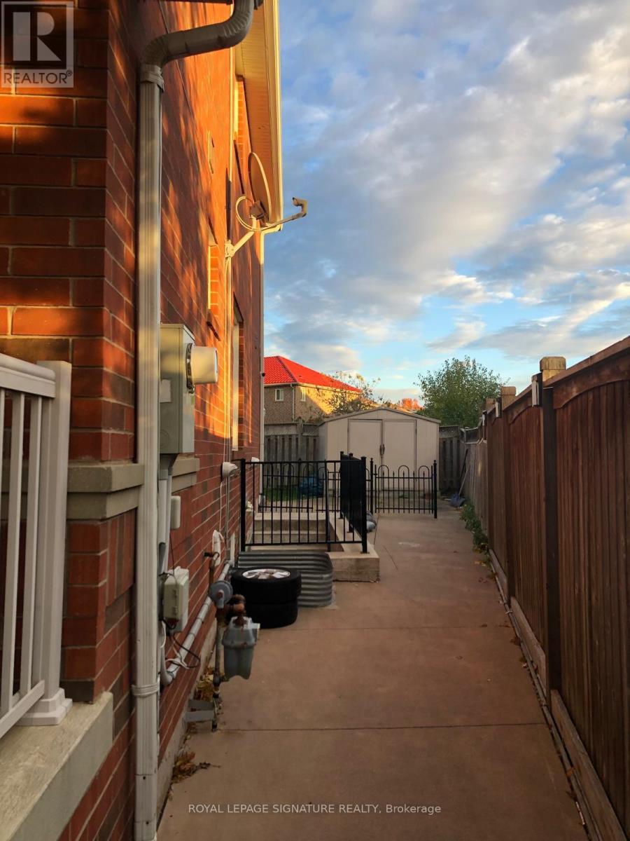 57 Mccrimmon Drive, Brampton, Ontario  L7A 2Z5 - Photo 10 - W12566308