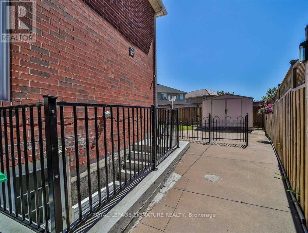 57 Mccrimmon Drive, Brampton, Ontario  L7A 2Z5 - Photo 11 - W12566308