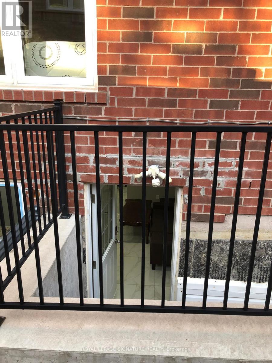 57 Mccrimmon Drive, Brampton, Ontario  L7A 2Z5 - Photo 12 - W12566308