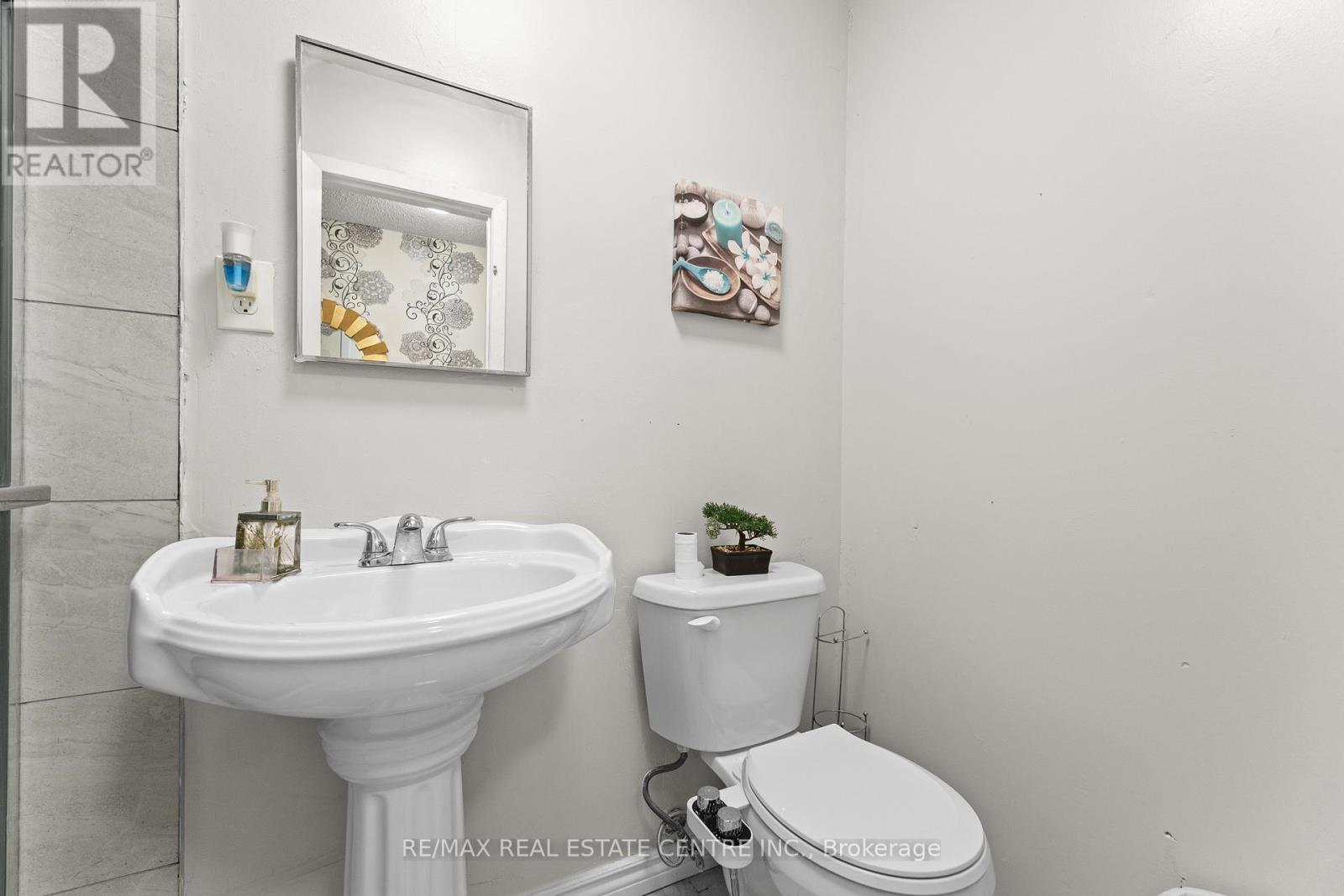 23 Jefferson Road, Brampton, Ontario  L6S 2G6 - Photo 12 - W12566344