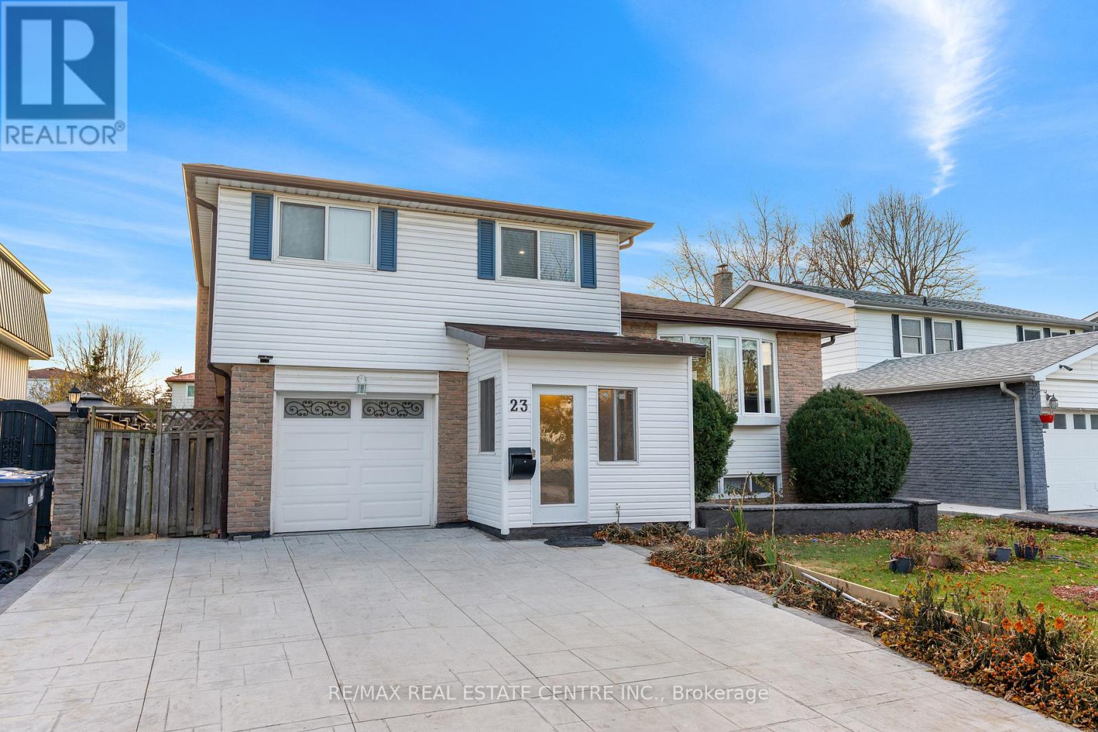 23 Jefferson Road, Brampton, Ontario  L6S 2G6 - Photo 4 - W12566344