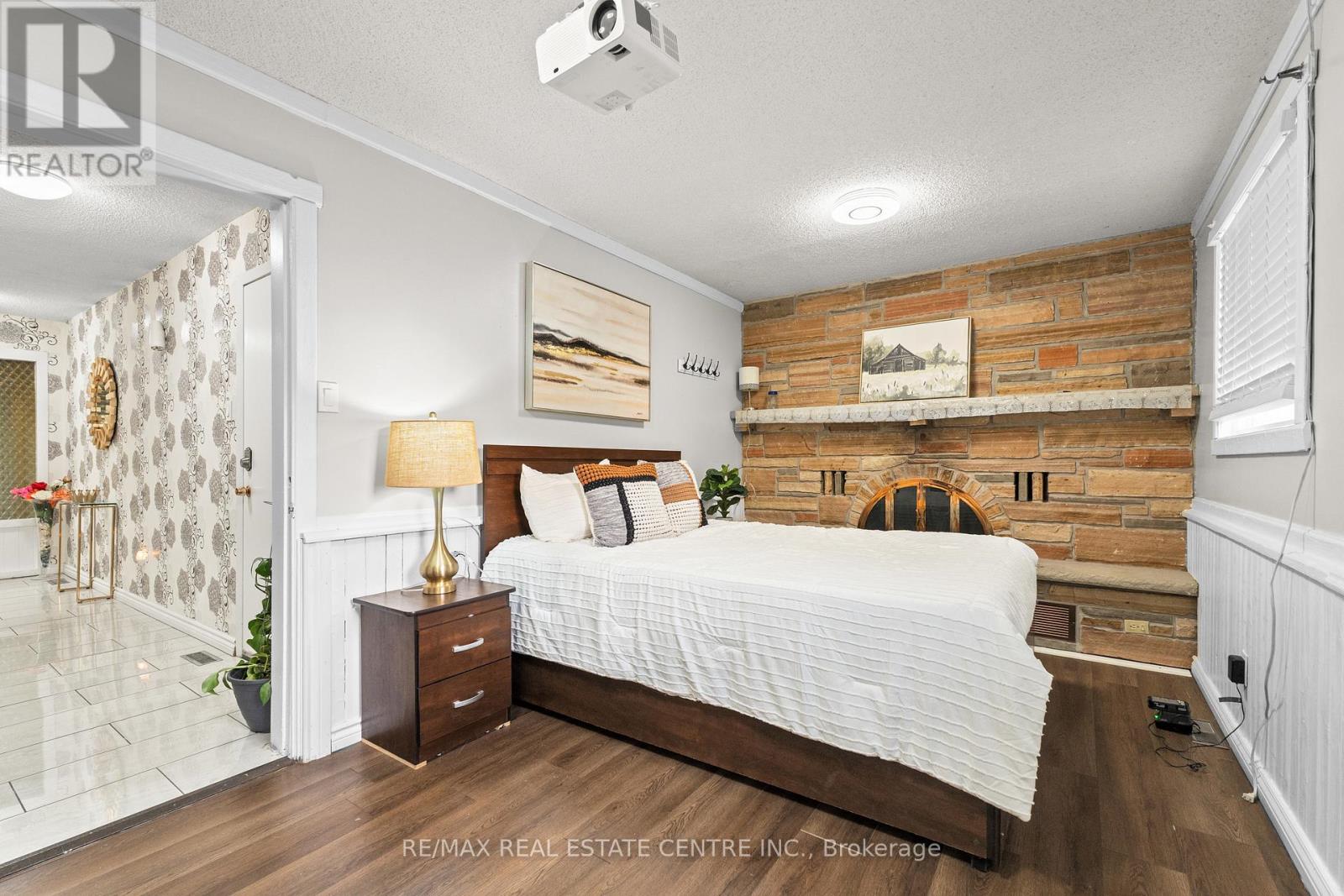 23 Jefferson Road, Brampton, Ontario  L6S 2G6 - Photo 8 - W12566344